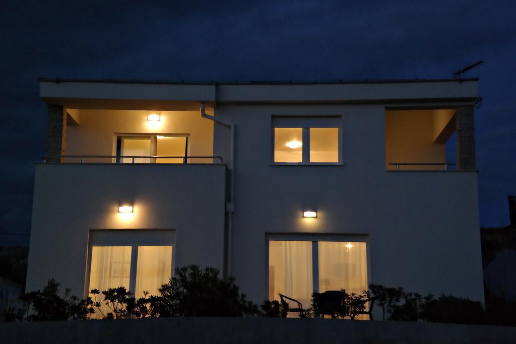 House Natali 70M From The Beach - Free Ev Top Up 利缇纳 外观 照片