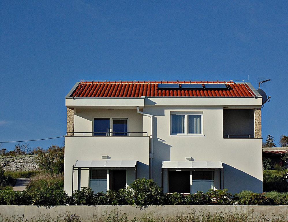 House Natali 70M From The Beach - Free Ev Top Up 利缇纳 外观 照片