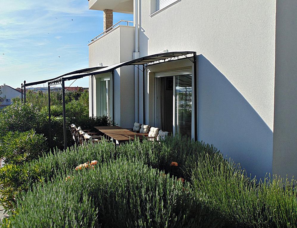 House Natali 70M From The Beach - Free Ev Top Up 利缇纳 外观 照片