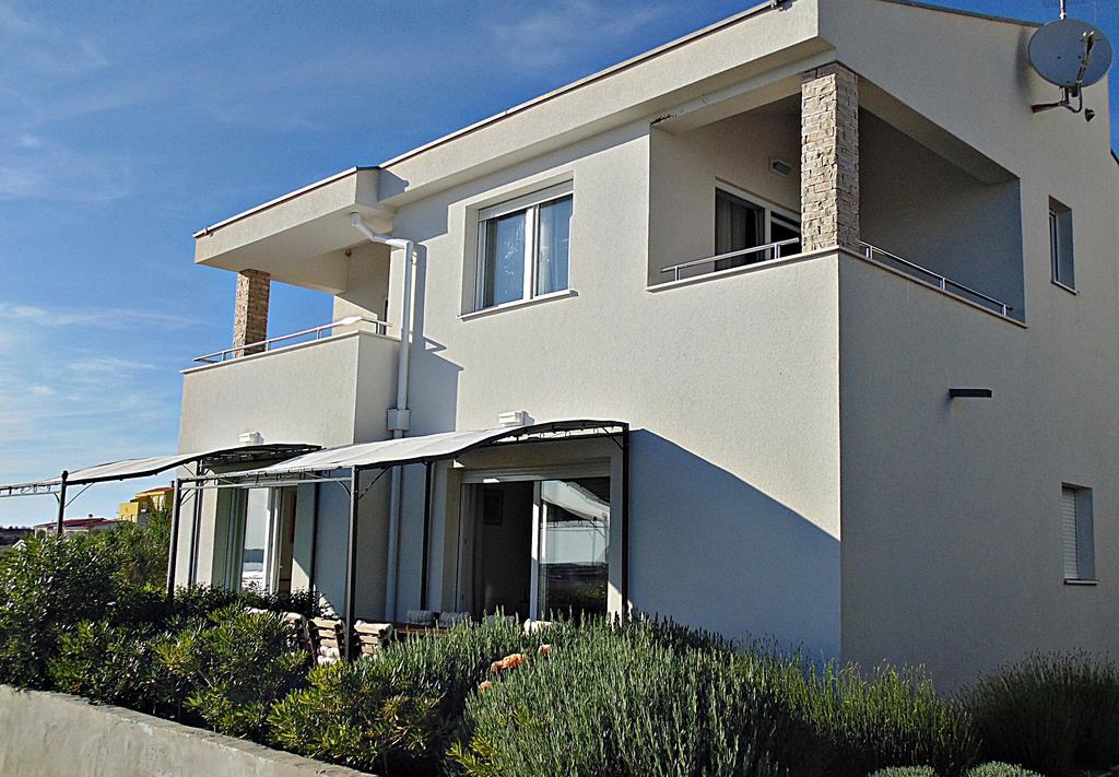 House Natali 70M From The Beach - Free Ev Top Up 利缇纳 外观 照片