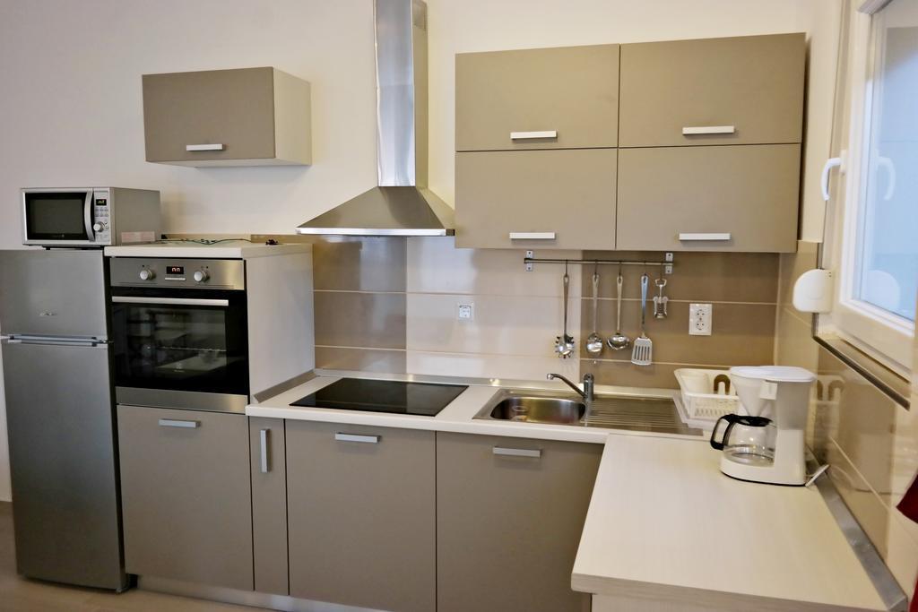 House Natali 70M From The Beach - Free Ev Top Up 利缇纳 外观 照片