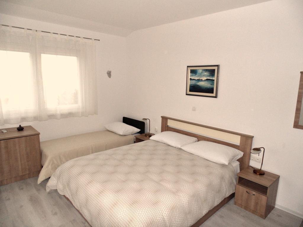 House Natali 70M From The Beach - Free Ev Top Up 利缇纳 外观 照片