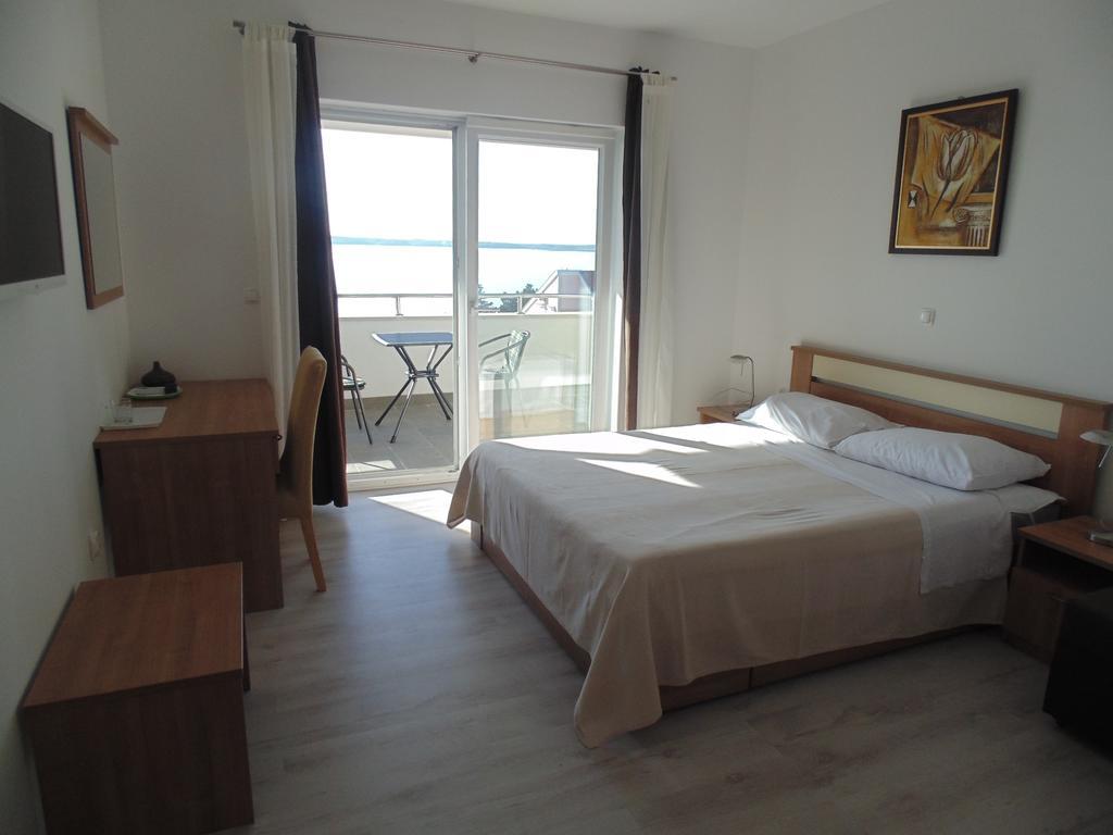 House Natali 70M From The Beach - Free Ev Top Up 利缇纳 外观 照片