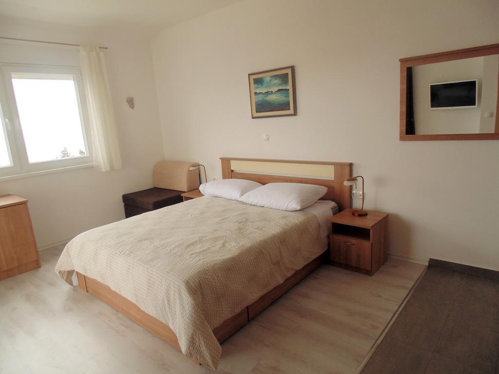 House Natali 70M From The Beach - Free Ev Top Up 利缇纳 外观 照片