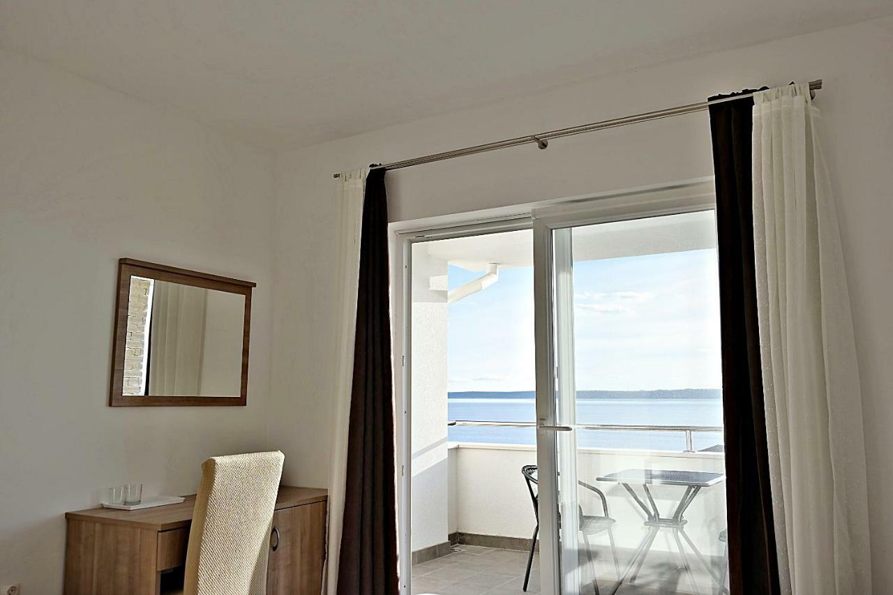 House Natali 70M From The Beach - Free Ev Top Up 利缇纳 外观 照片