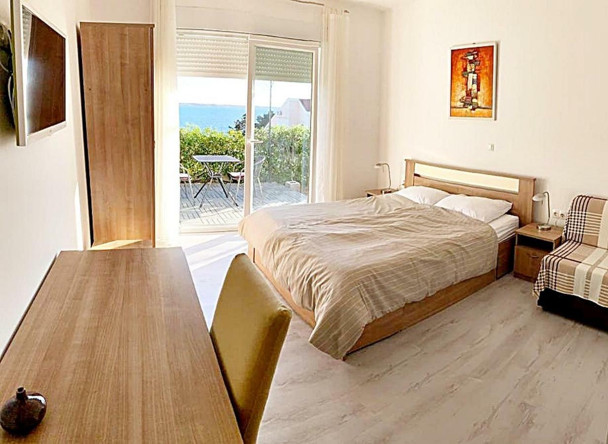 House Natali 70M From The Beach - Free Ev Top Up 利缇纳 外观 照片