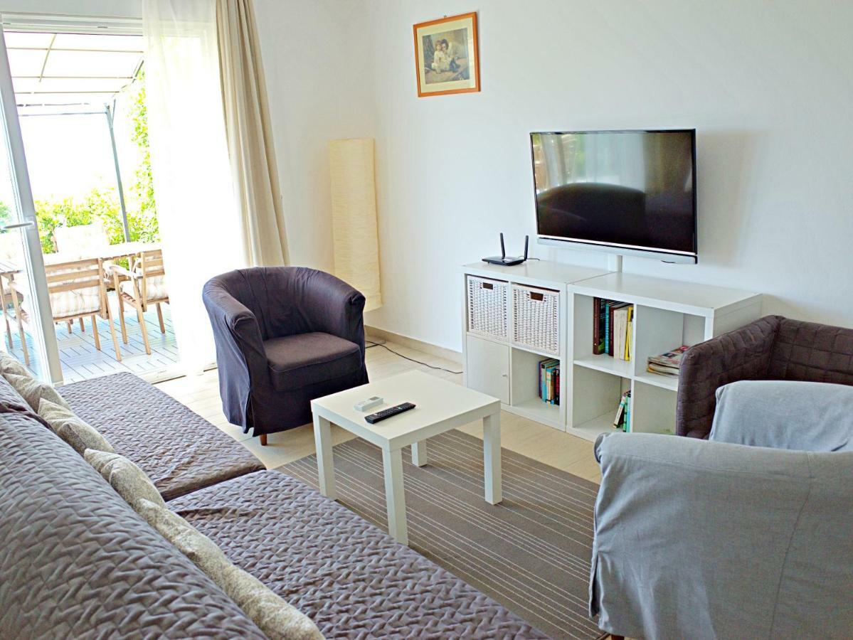House Natali 70M From The Beach - Free Ev Top Up 利缇纳 外观 照片