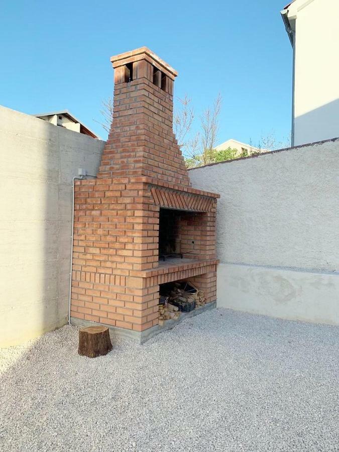 House Natali 70M From The Beach - Free Ev Top Up 利缇纳 外观 照片